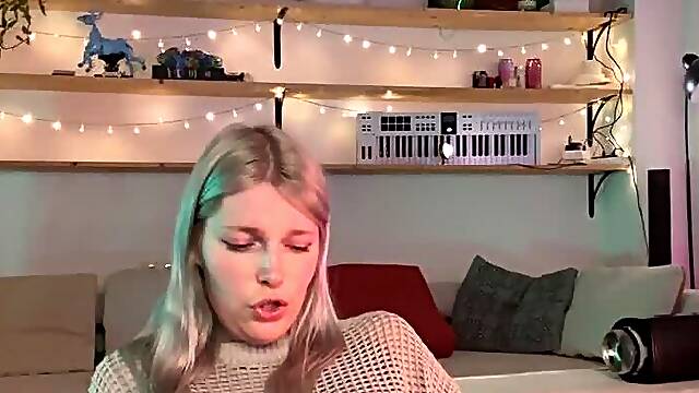 Sissy cum with dildo in ass