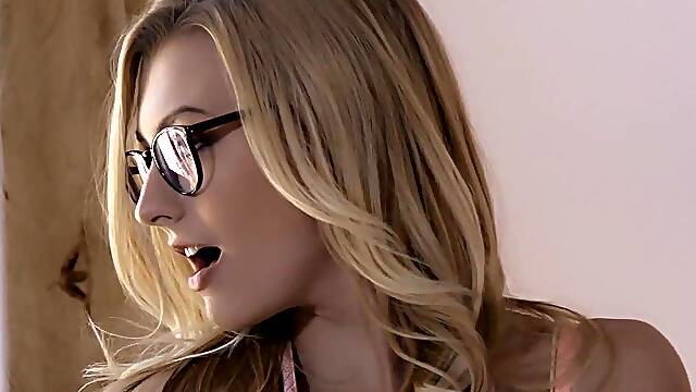 Bald guy Tommy Gunn fucks his hot blonde girlfriend Alexa Grace