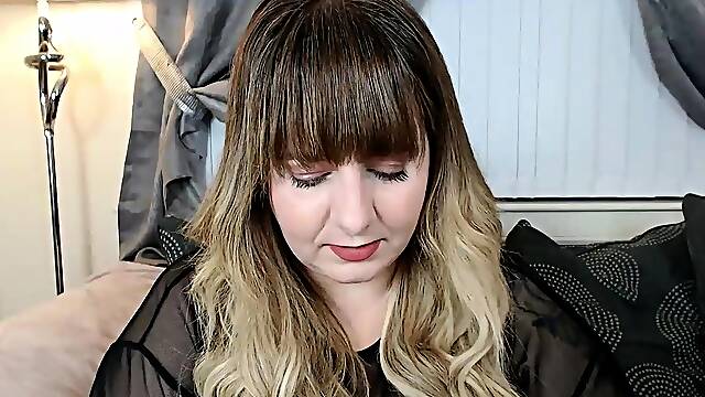 Young Amateur Girl Stripping and Masturbating Cam