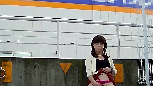 Outdoor Flashing with Japanese Crossdresser