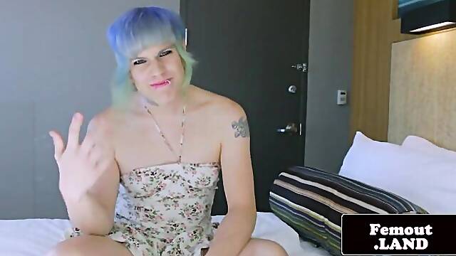 Erotic squeezes solo dirt