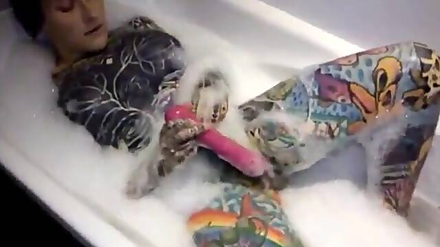 Hermaphrodite Tub Vibrator fun