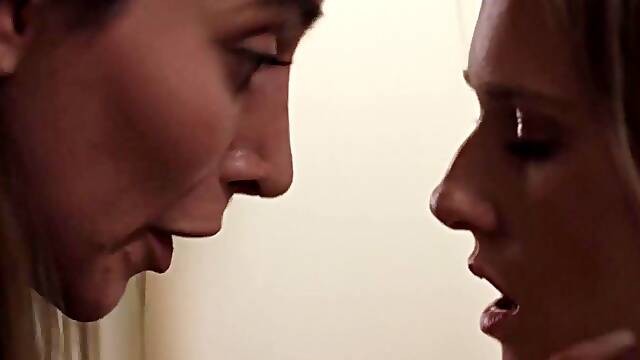 Korra Del Rio fills Ashley Lane with cum after doggystyle