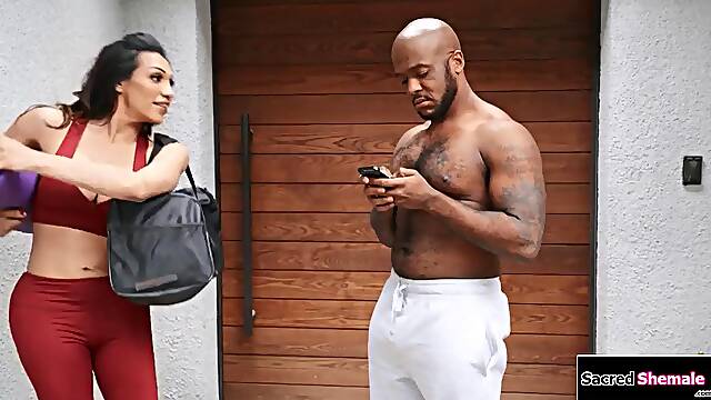 Chesty shemale yoga teacher Jessy Dubai barebacks a black guy