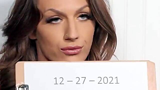 Nympho transgender Jade Venus fucks dirty woman jailer Kira Noir