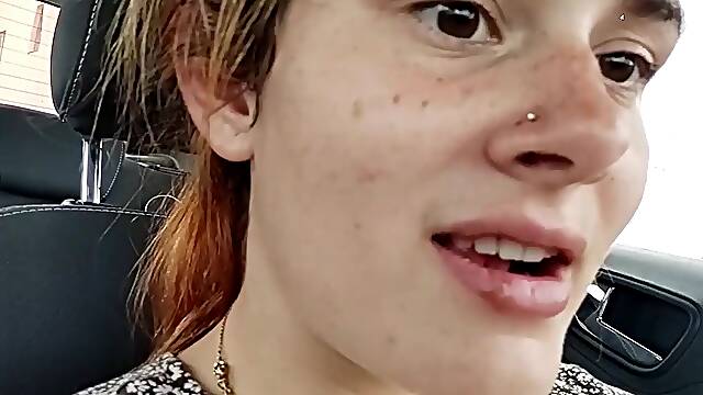 Amateur babe shows pussy in car - redhead