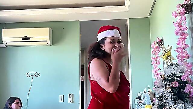 Christmas Cleaning Mouthy Dame Farts in front of Glrlfriend