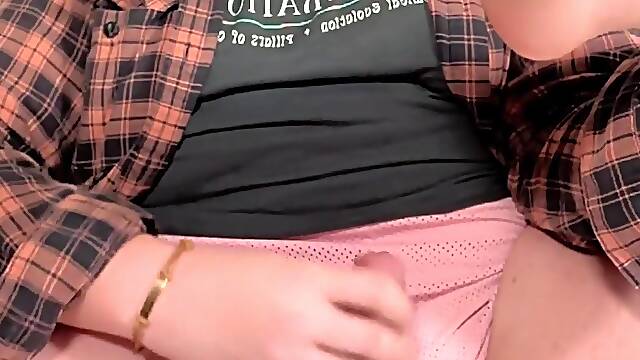 Hottie Transgender Princess Janice jerks it for you