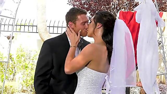 Fantastic She-male Get A Wedding Day Beef whistle - Chanel Santini