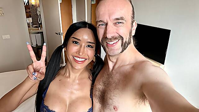 Meme Busts Her Load With Randy