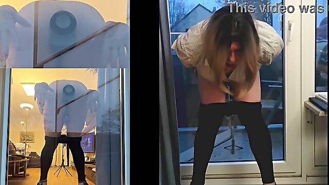 Cd in leggins showing and log on balcony