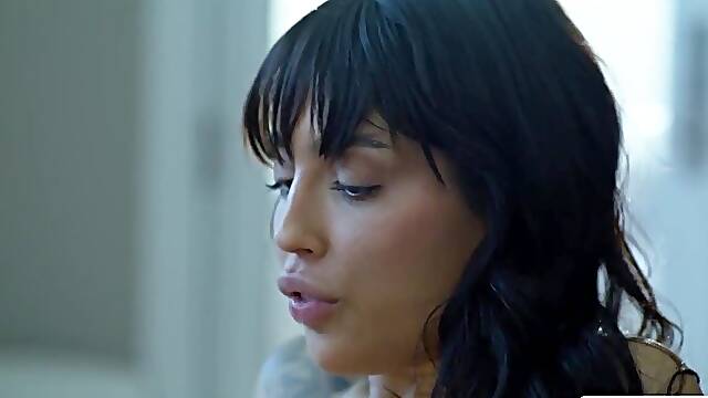 Vanessa Sky wild fucked by Trans babe Jade Venus