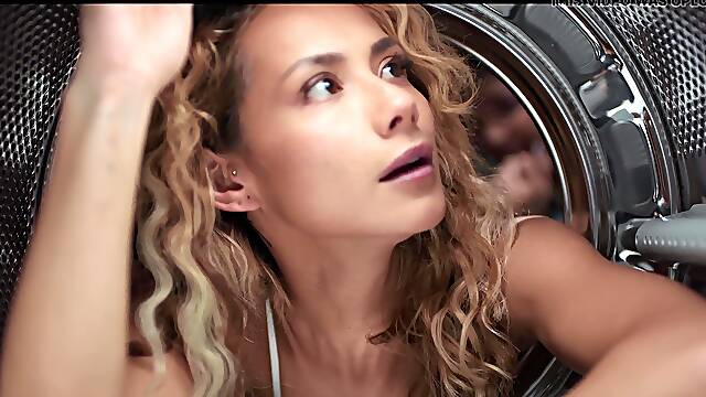 Stuck in a washing machine tranny transsexual grows fut