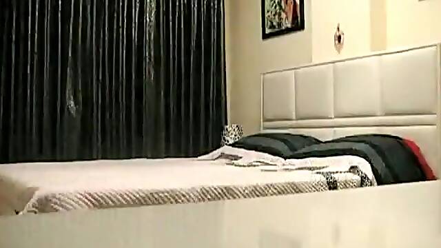 Turk Travesti Temizlikcisi Kad?N? Sikiyor Turkish Shemale And Women