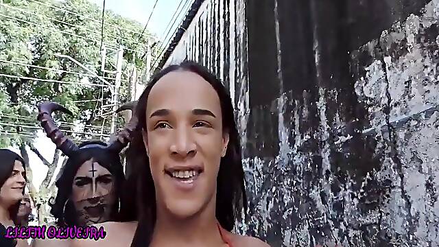 Suruba No Quintal. (participacao Vitoria Maya, Gabi Yasmin Salimeni, Fernanda Guerra, Mia Baianinha, Nicole Paiva, Douglas Hot, Guh Neres) 5 Min - Mai A, Gaby Maia And Mia Bahianinha