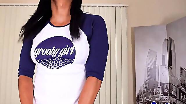 Morena Black Tries The Penis Pump - GroobyGirls