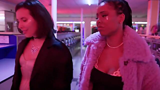 Gorgeous Girl, Emma Rose And Casey Calvert In Suck Blonde Trans