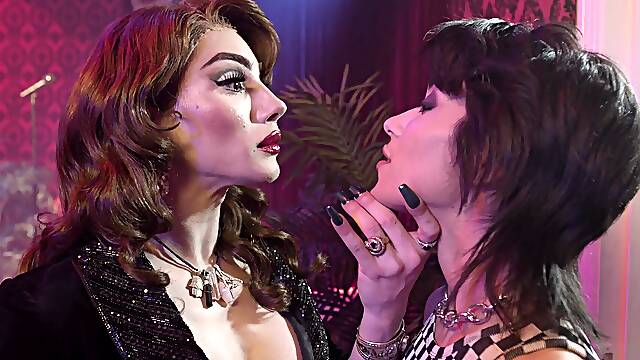 Hardcore fucking between shemale Ariel and sexy Brooklyn Gray