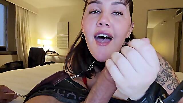 Daisy Taylor Leashed & Screwed til This babe Cums on Herself