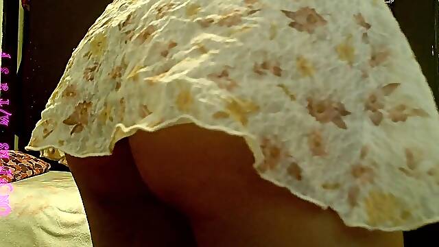 Me, your trans girlfriend quick booty flashing u ;) - Quick Flash