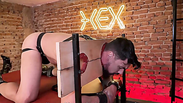 Banging the Serfs Booty in the Dungeon