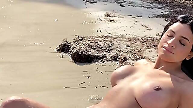 Viviana Trans Lalin girl Disrobe Tease At A Beach