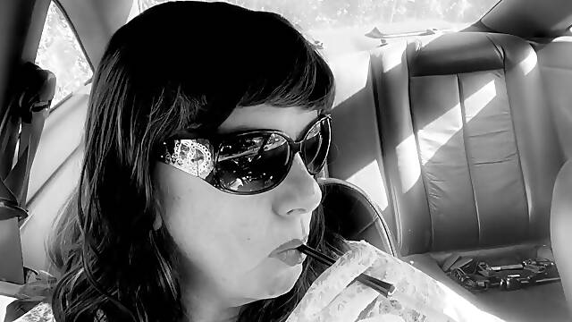 MRS. ROMAN HOLDER SMOKIN' VS120s WITH WHITE LACE GLOVES AND SUNGLASSES