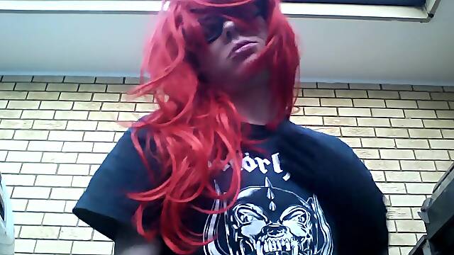 Sissy public risk
