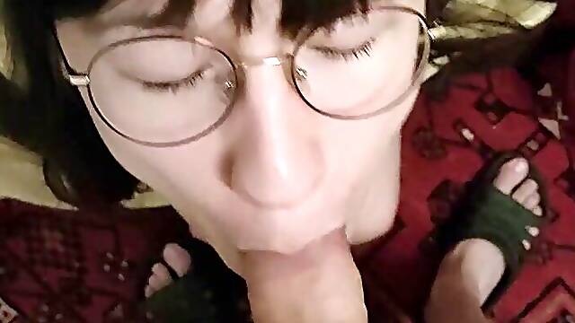 Cute transsexual gives a yummy suck