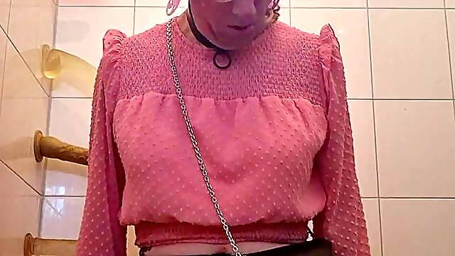 Sissy doxy