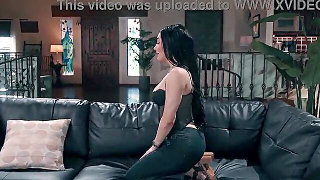 Black mother Id like to fuck Nicole Kitt surprises her large cocked tranny GF Ariel Demure