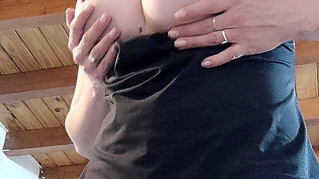 Piss and handjob from an Argentinian Shemale