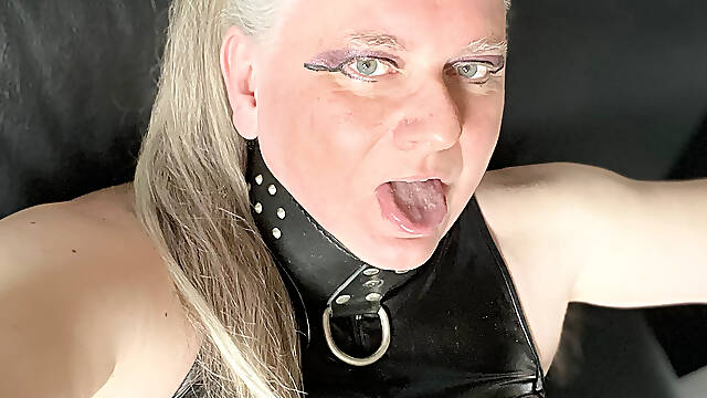 Sandra the stupid chick