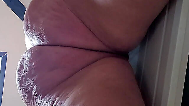 Bbw pute gros cul twerk