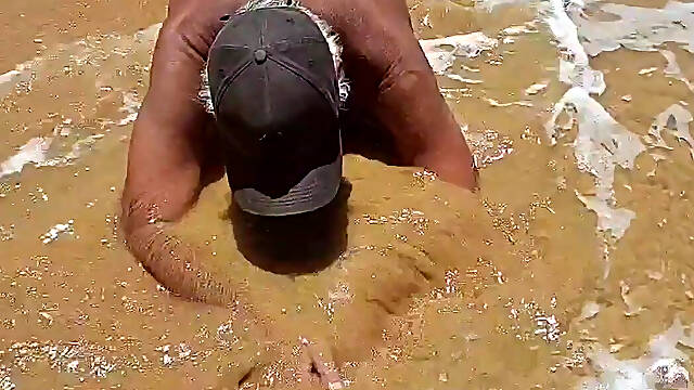 Ladysilva on the beach showing off her hot ass in panties