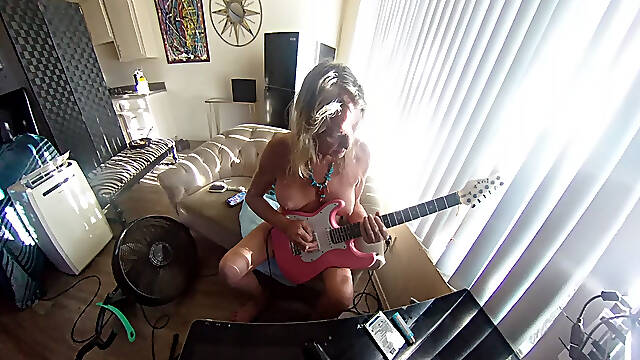LizzyYum VR JULY 2026 bathing masturbation