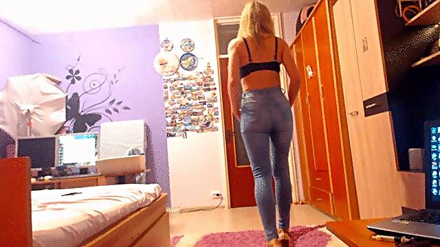 Showing you my ass in tight jeans