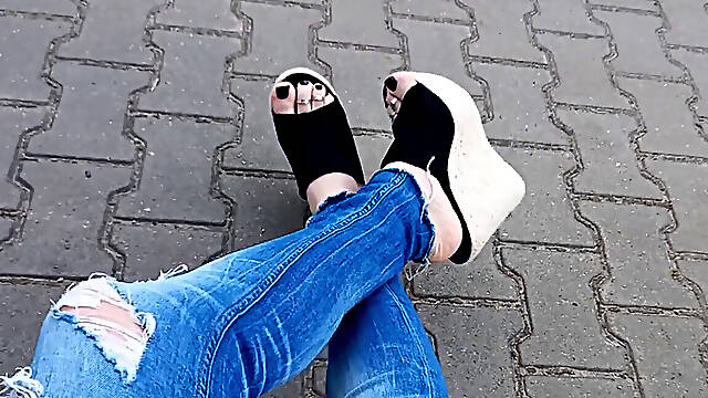 Jeans and platform tucks - public crossdressing